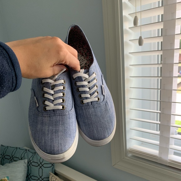 Vans - Picture 2 of 7